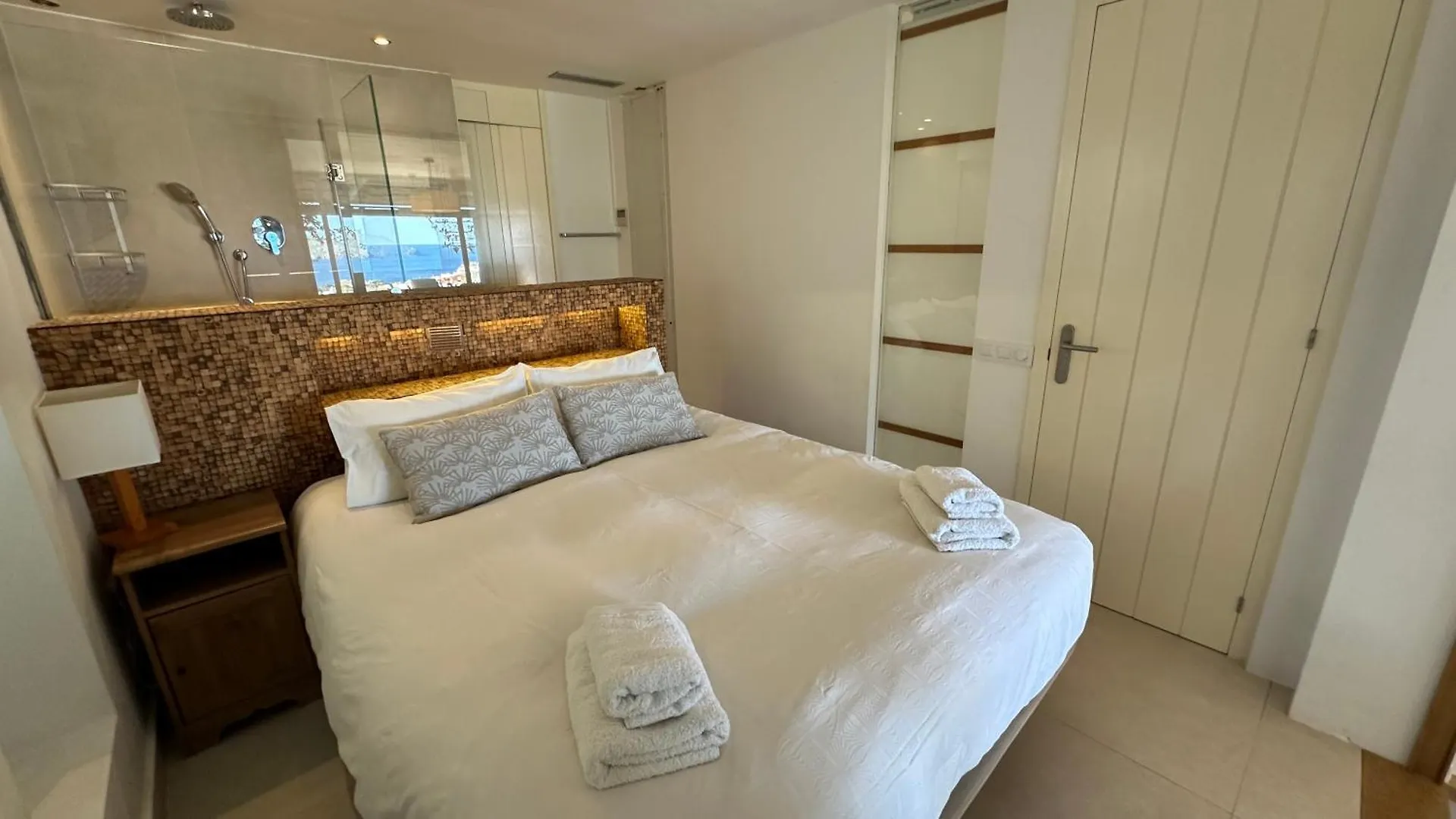 Stunning Views Over Cadaques 0*,