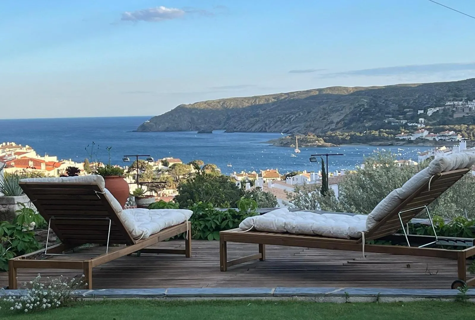 Stunning Views Over Cadaques Apartment